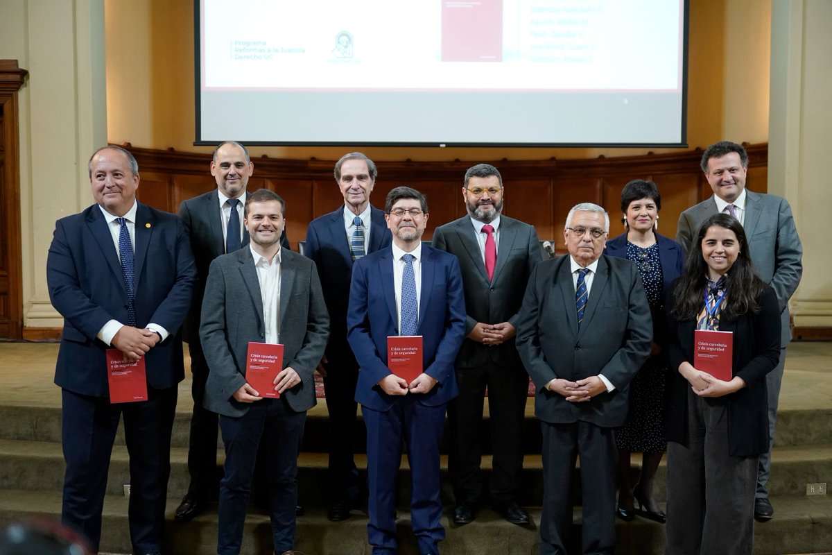 Esta mañana, el ministro (s) de Justicia y Derechos Humanos, Ernesto Muñoz, participó en el seminario “Reforma penitenciaria y seguridad pública”, organizado por <a href="/ucatolica/">Universidad Católica</a>, donde se presentó el libro “Crisis carcelaria y de seguridad. Propuestas para una política penitenciaria