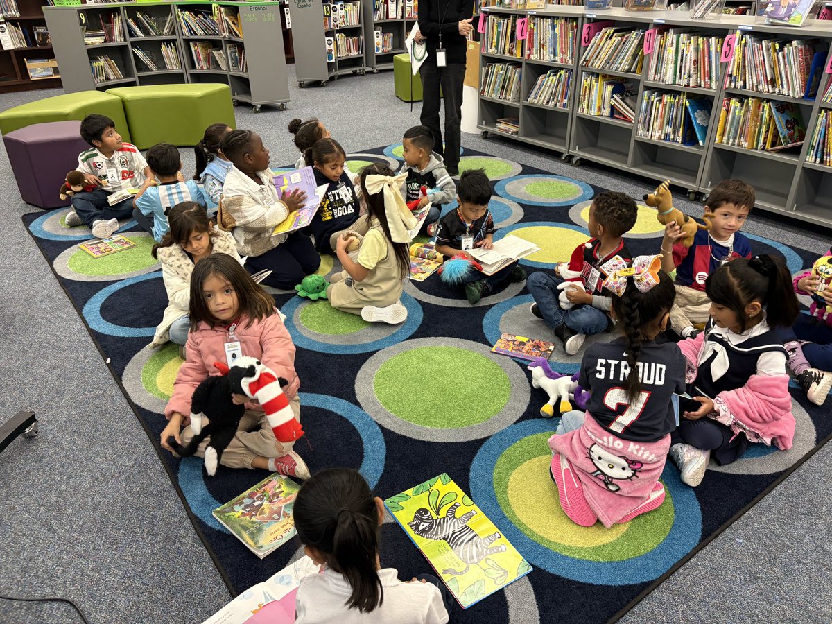 HicksLibrary's tweet image. Reading to the book buddies because it’s Yes Day! #yesday @HicksTigers @Alief_Libraries
