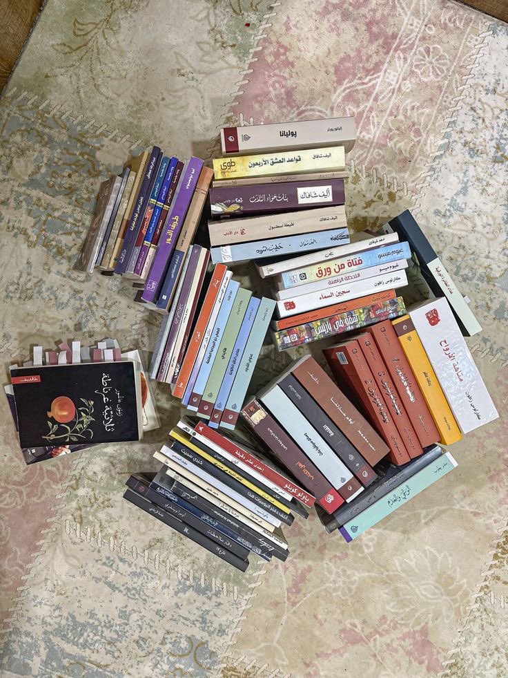 _eqraa_read's tweet image. القراءة تُهذّب فوضى الداخل بلطف.