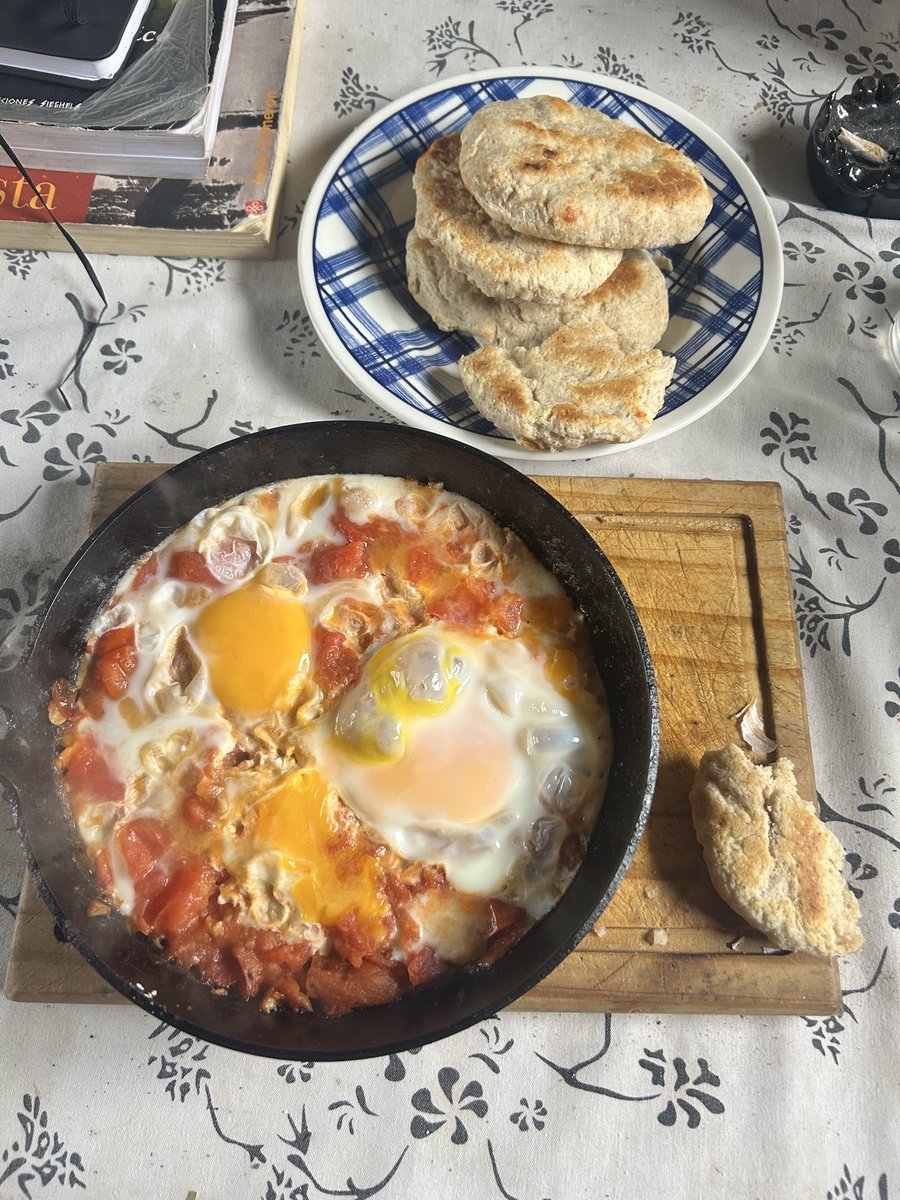 dickreptile's tweet photo. qué cocinan cuando estan tristes? https://t.co/jojDHYq6ww