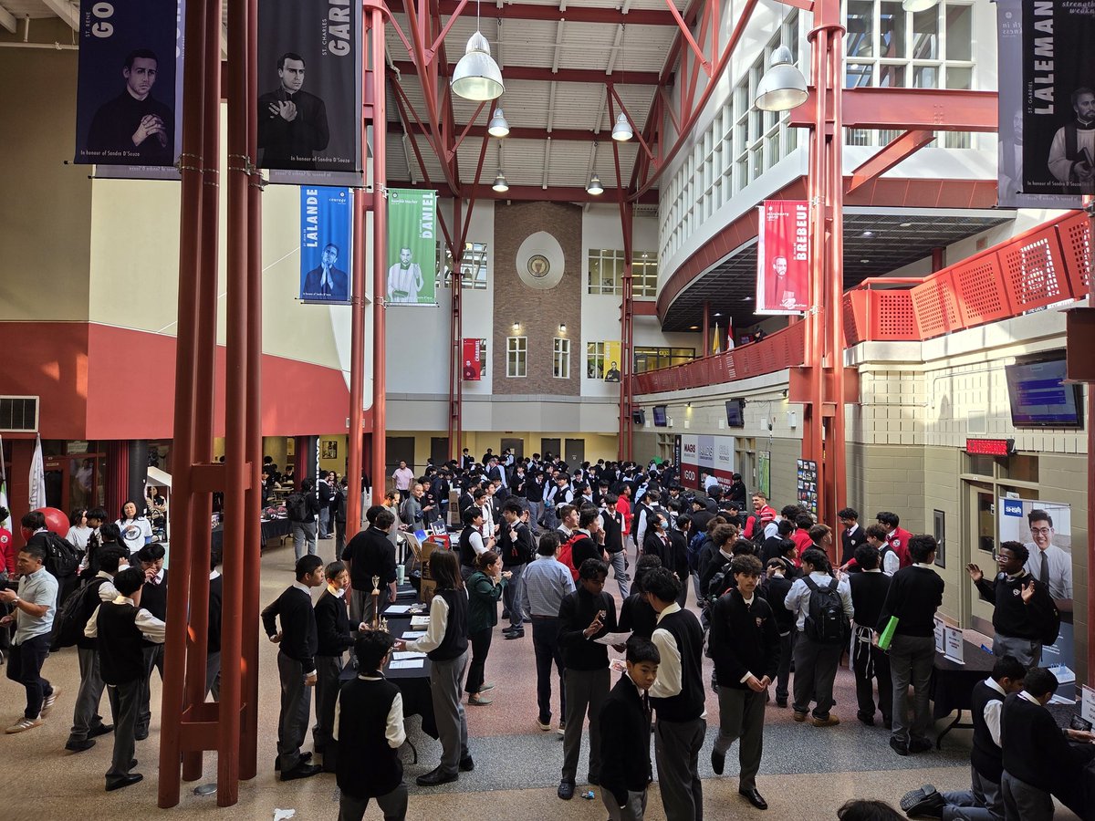 Clubs Fair 2025 was a huge success, letting students know all the wonderful clubs and teams in which they can get involved! #AMDG <a href="/TCDSB/">Toronto Catholic District School Board</a>