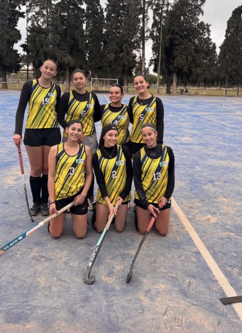 UNCDeportes's tweet photo. Ciencias Exactas, Físicas y Naturales logró la victoria en la jornada deportiva de hockey femenino, el segundo puesto fue para la Escuela de Kinesiología y Fisioterapia, seguido por el equipo de la Facultad de Psicología. https://t.co/jqinZYRhRA