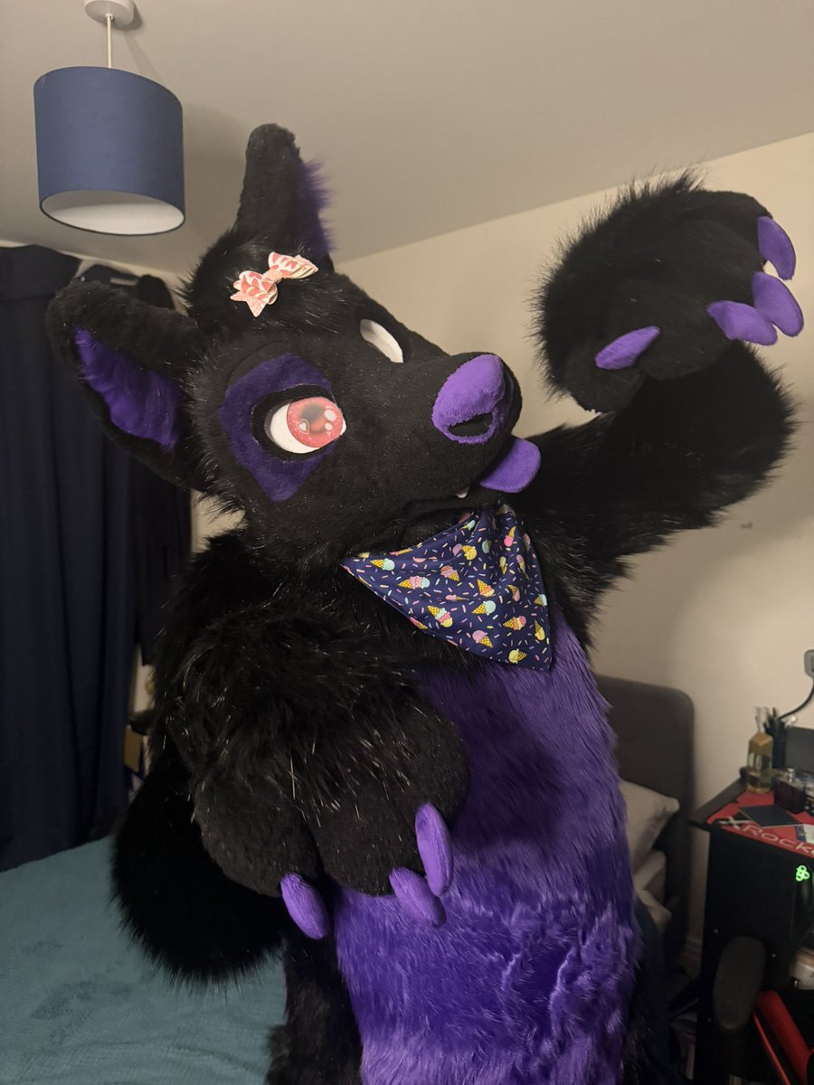 Hypotheticallyyyy say we spent a night together, 

who’d top, and who’d bottom? 👀💜🐾