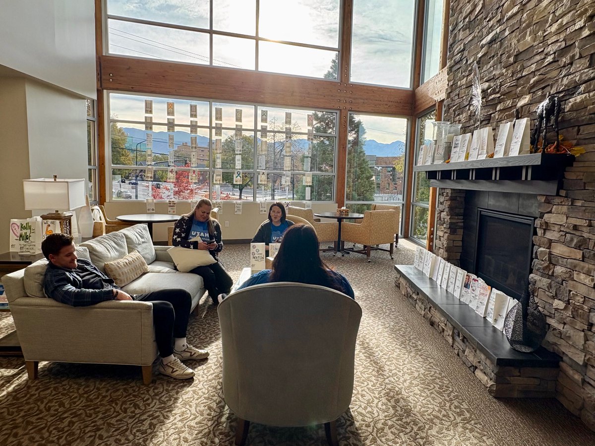 ACSCANUtah's tweet image. We had a beautiful #LightsOfHope display at the SLC Hope Lodge this weekend.
It was a moving opportunity to honor loved ones touched by cancer.

Sending huge thanks to our event sponsors for helping to make it happen.