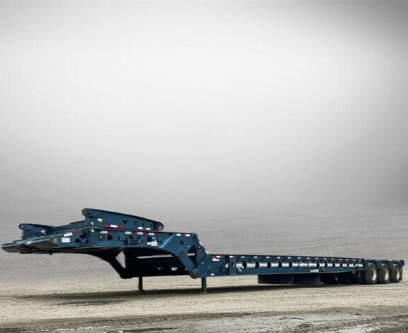 Built for serious heavy-haul performance; this 2020 Doepker 65 Ton features Wabco Pan 19 disc brakes, a tri-drive compatible gooseneck, aluminum outboard wheels, and a full-width pin-on neck extension with roller sets for Jeep use. Reliable, powerful, and ready for the toughest