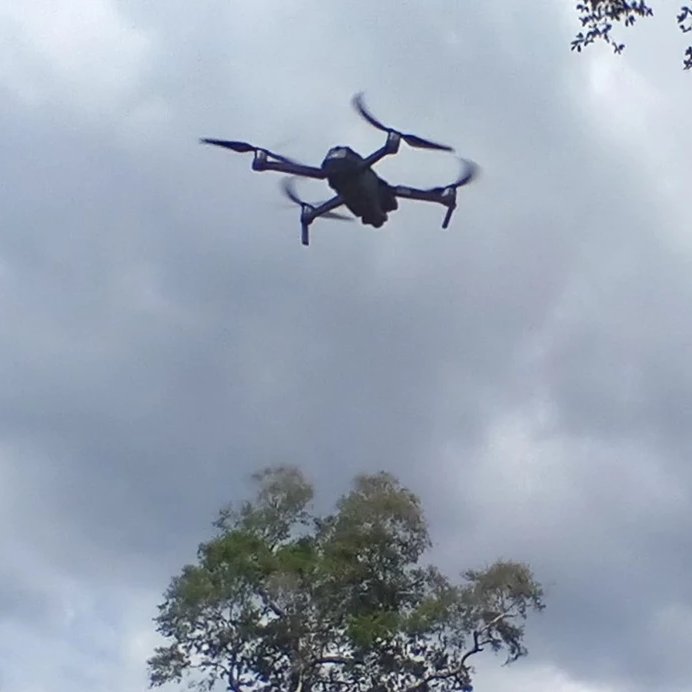 Belçika Savunma Bakanı Theo Francken’in “Rusya Brüksel’i vurursa, Moskova’yı haritadan sileriz” açıklamasının ardından ülkede dron alarmı yaşandı.

Ülkenin güneyindeki Marche-en-Famenne Askeri Üssü üzerinde tanımlanamayan dronlar tespit edildi. Olayın polise bildirilmesi üzerine