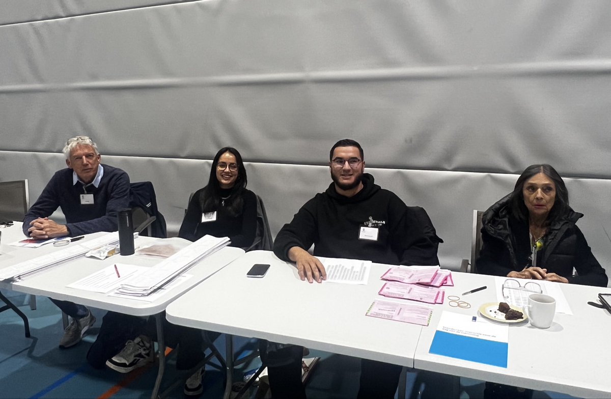 Vandaag hebben we een ronde gemaakt langs alle stembureaus in Diemen. Met natuurlijk een fruitmandje als bedankje. Alle leden van de stembureaus, tellers en medewerkers van de gemeente die meehelpen aan vrije en ordentelijke verkiezingen, ontzettend bedankt voor jullie inzet!