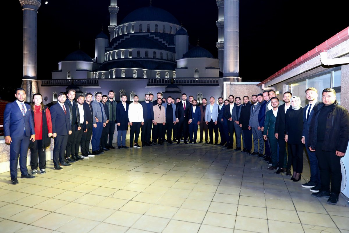 25 İlçe Gençlik Kolları Başkanımızla bir araya gelerek istişarelerde bulunduk, planlamalarımızı şekillendirdik.

Her adımda daha güçlü, daha vizyoner, daha dinamik bir teşkilat için yolumuza devam ediyoruz.

Toplantımız hayırlara vesile olsun