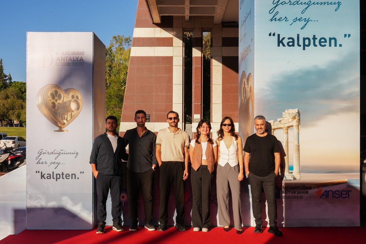 Uluslararası Antalya Altın Portakal Film Festivali’nde, Ulusal Kısa Yarışma filmi 'Akşam Yemeği' gösterim sonrası söyleşide izleyiciyle buluştu.

#UAAPFF #KALPTEN #UAAPFF2025