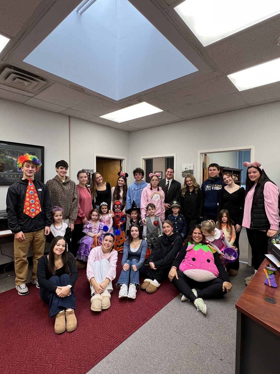 It is always fun when the ELHS Little Big Kids program visits us!