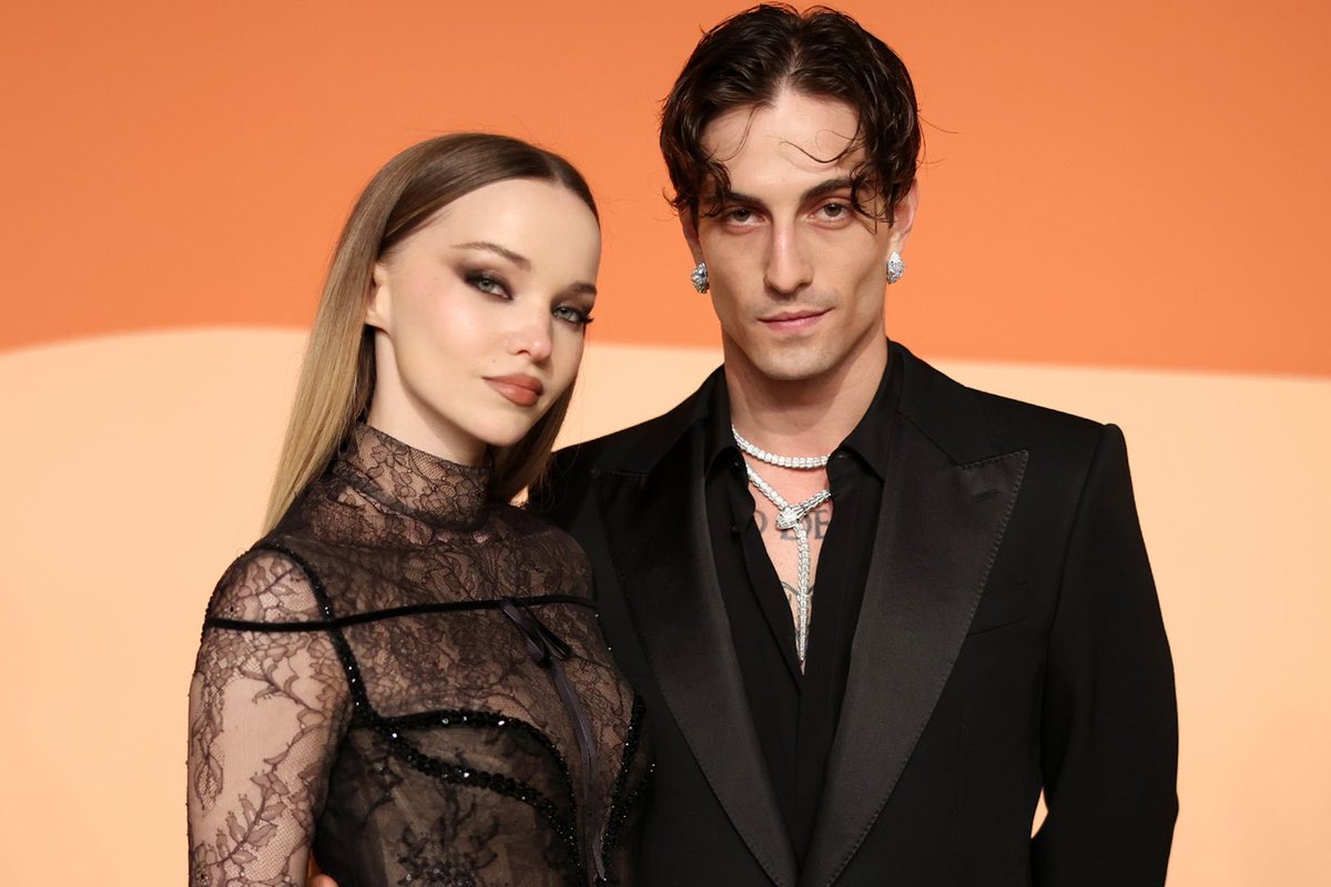 Indie5051's tweet photo. SE VAN A CASAR

Dove Cameron y Damiano David se acaban de  comprometer, informa TMZ. https://t.co/sFOBTikClP