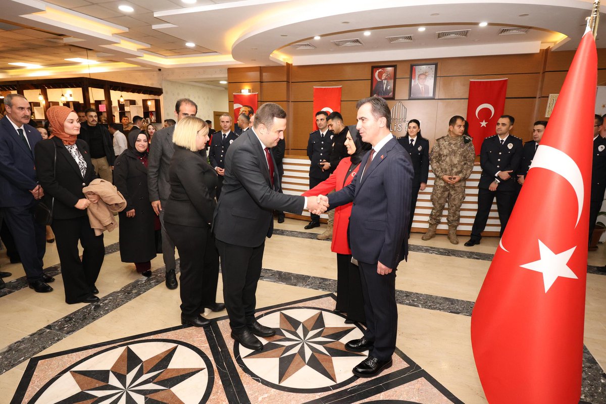 Valimiz Sayın <a href="/ahmetkarakaya37/">Ahmet Karakaya</a> ve eşi Özlem Karakaya Hanımefendi ev sahipliğinde, 29 Ekim Cumhuriyet Bayramı’nın 102. yıl dönümü kutlamaları kapsamında Cumhuriyet Resepsiyonu düzenlendi.

📌 Programa; il protokolü, adli, idari ve askerî erkân, şehitlerimizin kıymetli aileleri ve