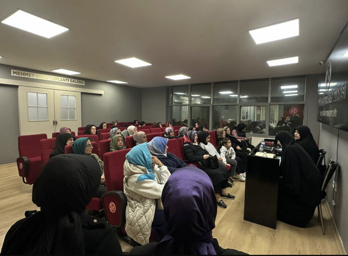 MHP Beykoz Kadın Teşkilâtımız bu akşam #29EkimCumhuriyetBayramı münasebetiyle İlçe Başkanlığımızda şehitlerimiz ve ahirete irtihal eden gâzîlerimiz ruhuna Kur’ân tilavetinde bulundu. Akabinde eski İlçe Sekreterimiz Enes GÖKDAĞ’ın konuşmacı olduğu bir seminer gerçekleştirildi.