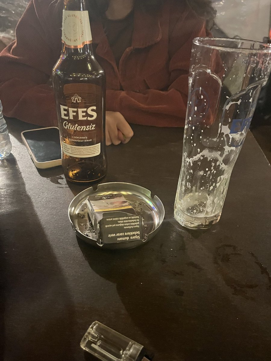 Twitterdan tanıştığım kızla bira içmeye geldim