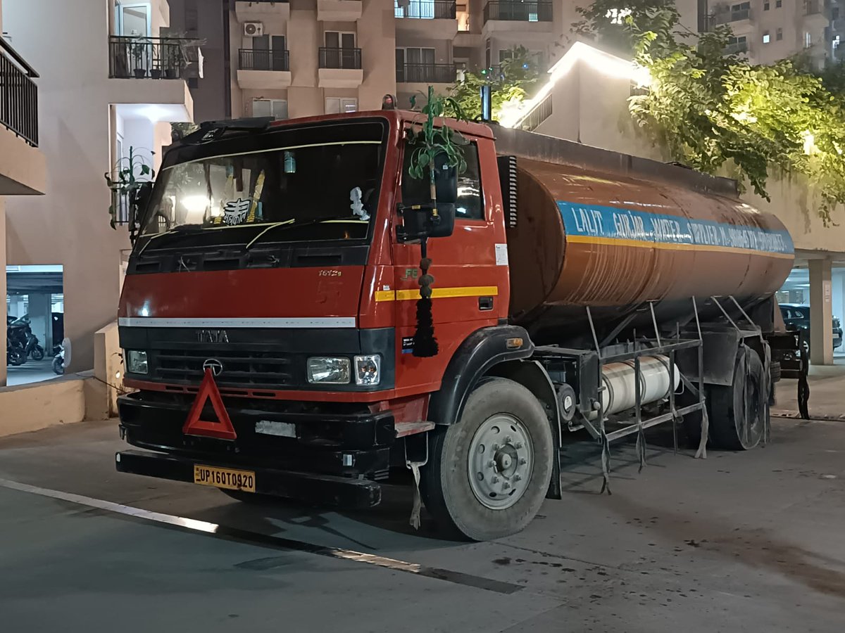 ग्रेटर नोएडा वेस्ट की एग्जोटिका ड्रीम विले सोसायटी में पानी की समस्या बरकरार। पानी की सप्लाई में प्रेशर कम आने के कारण टावरों में पानी खत्म। 1600 परिवार टैंकर का पानी पीने को मजबूर। 
<a href="/NBTDilli/">NBT Dilli</a> <a href="/NavbharatTimes/">NBT Hindi News</a> <a href="/DreamvilleAOA/">Exotica Dreamville AOA</a> <a href="/ChiefSecyUP/">S.P. Goyal, Chief Secretary, GoUP</a>