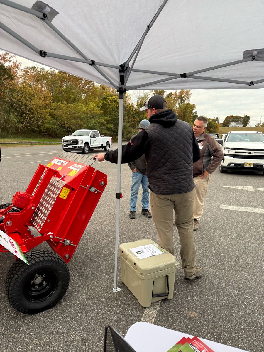 Omega_Turf's tweet image. Despite the colder weather, the rain held out and we had a great day at Chestnut Branch Park in Mantua for the SFMANJ 2025 Fall Field Day! Thanks to everyone who stopped by to say hello and learn more about the Trimax Snake S3. 

#TurfCare #PoweringPerformance