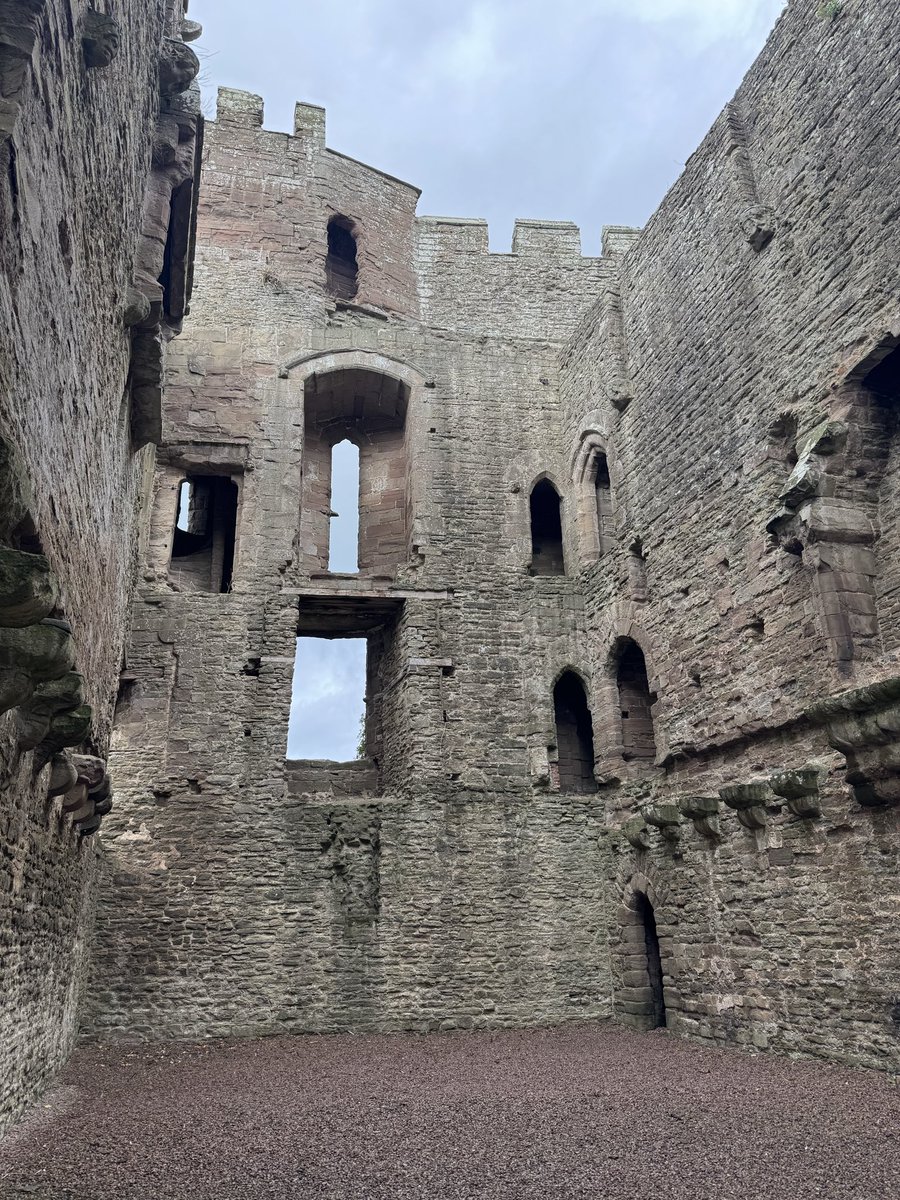 #Ludlow castle. Never disappoints. Boz 🐕 had the best time 
#History