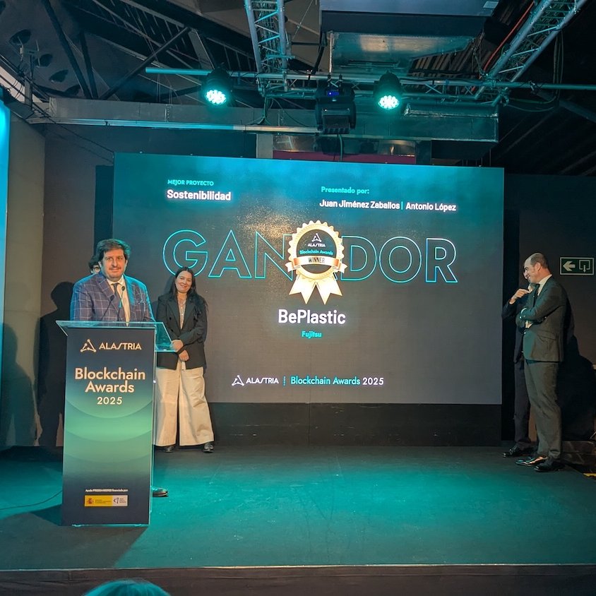 🏆 Mejor Proyecto Blockchain en #Sostenibilidad de los #BlockchainAwards2025 es para BEPLASTIC (<a href="/Fujitsu_Global/">Fujitsu Global</a>) 🌱, quienes han agradecido el reconocimiento con estas palabras: “seamos humildes para seguir aprendiendo, pero a la vez hambrientos de conseguir cosas nuevas”.