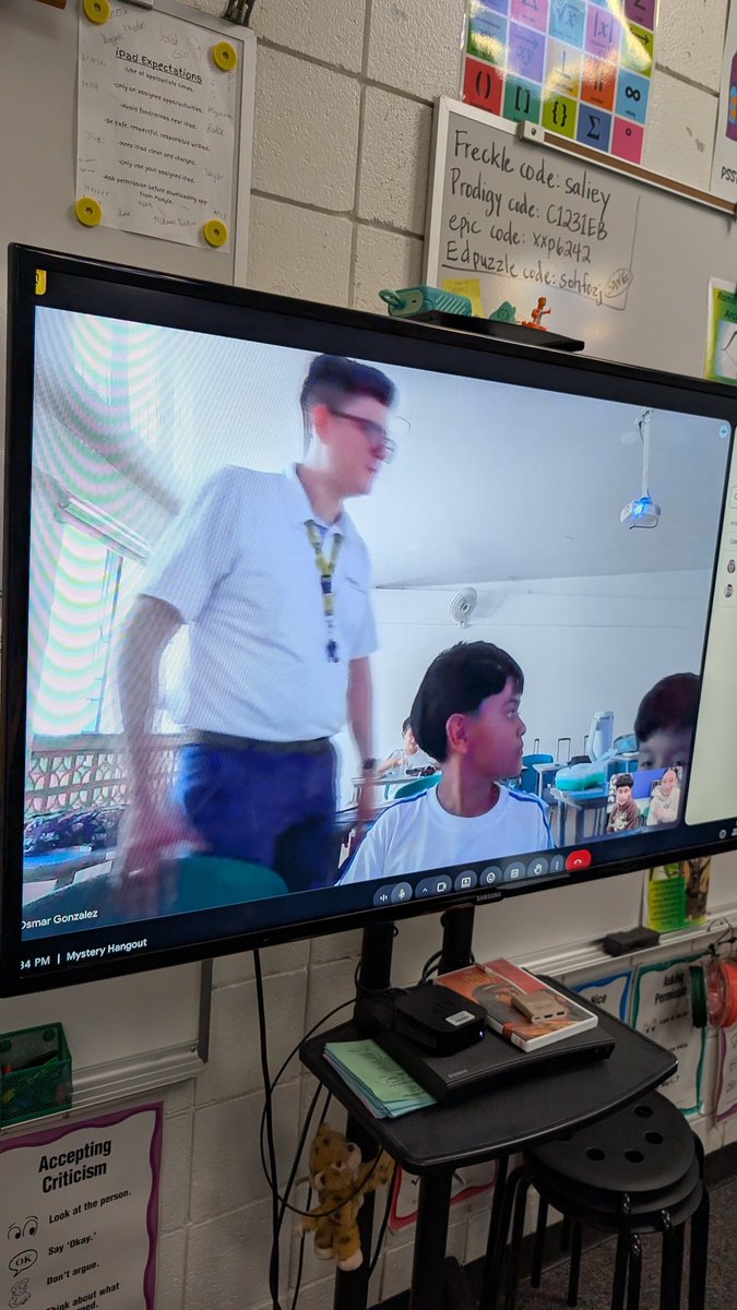 ESalie13's tweet photo. 3rd #mysteryhangout underway. They live in South America...narrowed down to Colombia, Bolivia, Argentina, or Uruguay. Any guesses???? #bpsne #prideofLL #teamBPS https://t.co/3pfjXwmuoU