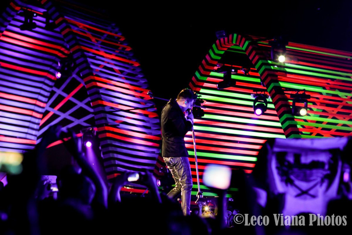 imagina falar que o luan não tem estrutura de show, quando em 2013 ele tava gravando um dvd assim: