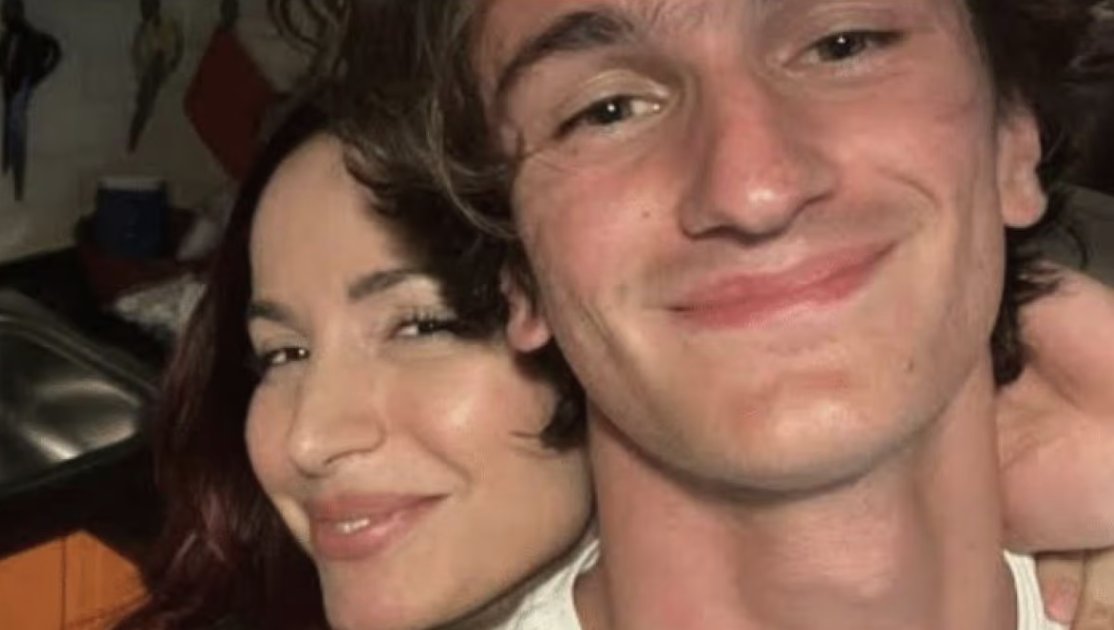È morto a 18 anni Evan Delogu, fratello di Andrea Delogu, in un incidente stradale a Bellaria. Il ragazzo era in moto quando ha perso il controllo del mezzo. 💔