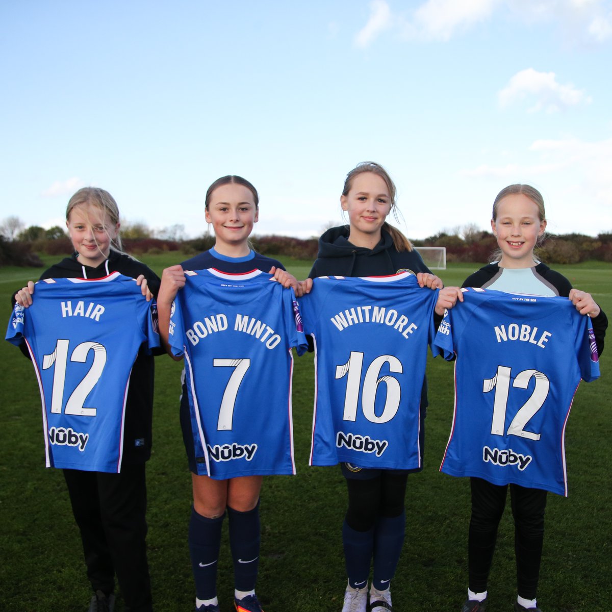 SAFCWomen's tweet image. ⚽️ Today, we invited our ball retrievers into the Academy of Light to meet and train with the players. 

Memories that will last a lifetime 🫶