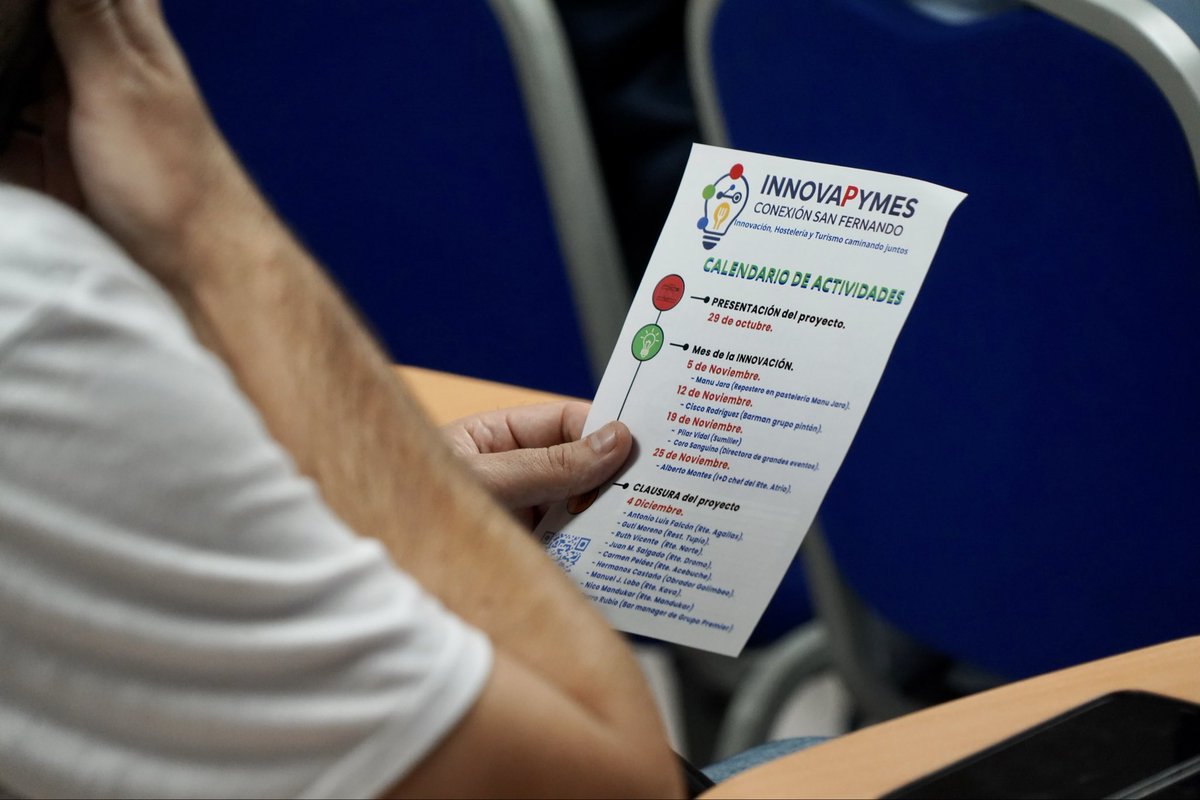 aytodebadajoz's tweet photo. 💡 El @ies_sanfernando ha presentado el proyecto #InnovaPymes: Conexión #SanFernando, una iniciativa que impulsa la colaboración entre la Formación Profesional y el tejido empresarial de #Badajoz

💬 El alcalde, @BarreraGragera, ha participado en esta jornada: "Queremos que los jóvenes se formen en Extremadura, encuentren oportunidades aquí y, sobre todo, tengan ilusión por quedarse y construir su futuro en esta tierra".