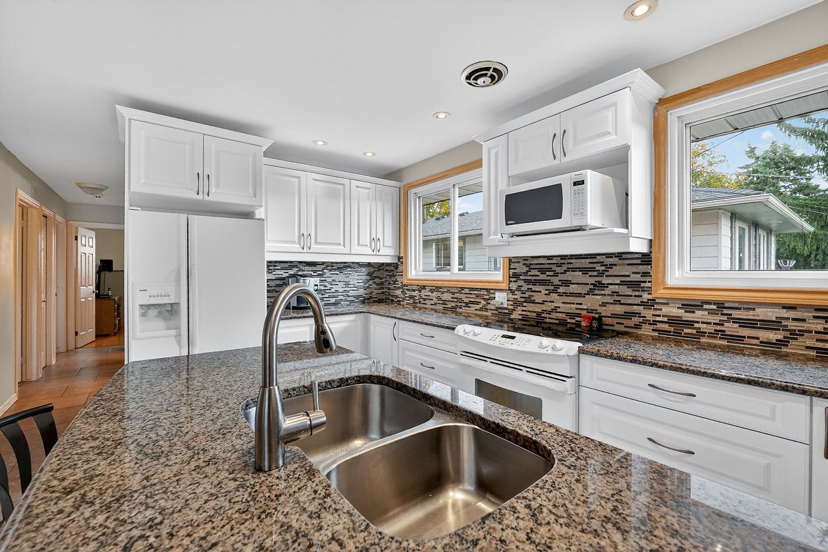 Niagarareal's tweet photo. 🏡 Open House – Sun, Nov 2 | 2–4 PM
120 Kinross St, Caledonia
Beautifully maintained elevated bungalow w/ updated kitchen, hardwood floors, gas fireplace &amp; private fenced yard. Move-in ready comfort + style! 💰$699,900
https://t.co/hVPyhdSh92 https://t.co/gtFElejdGW