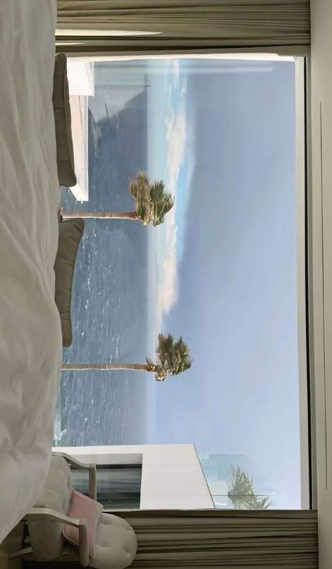 TravelBloom1's tweet photo. Traveling solo isn’t lonely—it’s freedom at its finest. 🌤️✈️ #Adventure https://t.co/xA4aCOAlF4