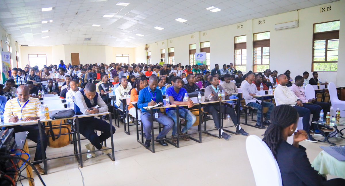 Karongi_College's tweet image. Uyu munsi, Dr. NKURAYIJE Jean de la Croix, Komiseri Mukuru w’Uburezi muri Pan African Movement Rwanda (PAM Rwanda), hamwe na UWASE Teta Alice, Umunyamabanga w’agateganyo muri iyi Komisiyo baganirije abanyeshuri n&apos;abakozi ba RP Karongi College ku mateka y’Umuryango Pan African…