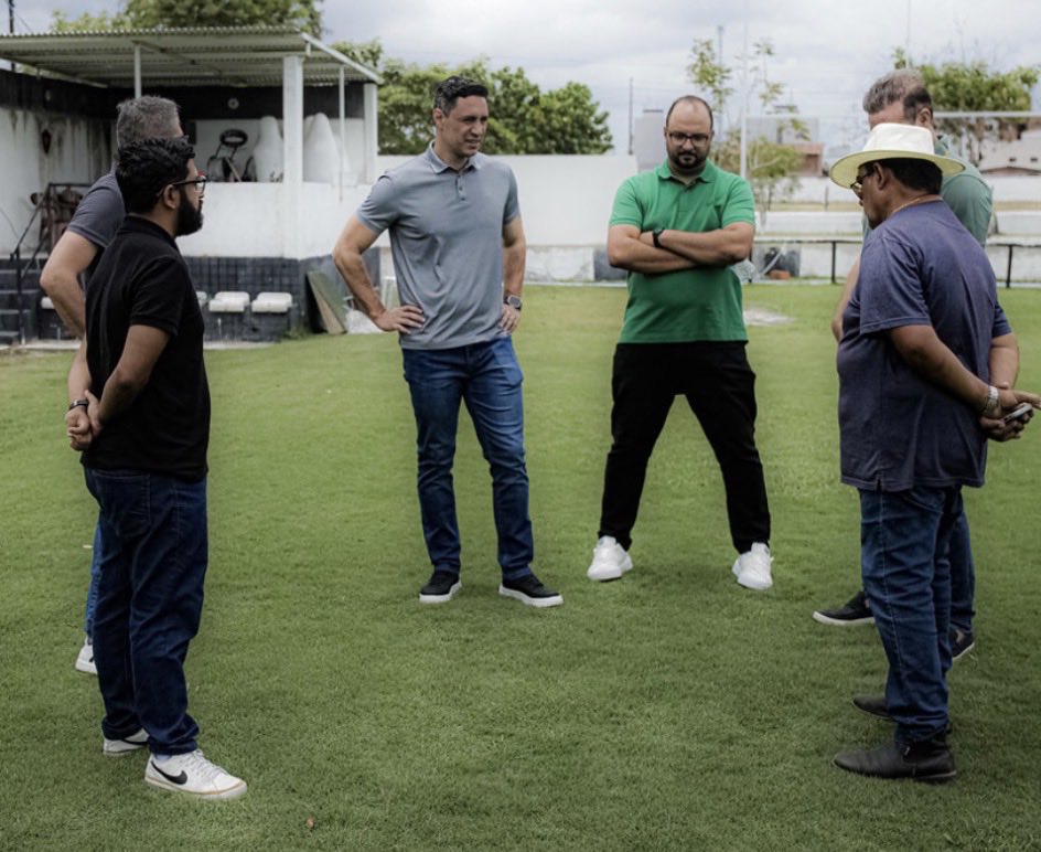 Bernardo Franco, novo treinador do <a href="/BotafogoPB/">Botafogo da Paraíba</a>, conheceu, hoje, a Maravilha do Contorno, CT do Belo. Amanhã, ele concederá sua primeira coletiva às 14h30 e a expectativa é também pelos novos reforços do clube que devem ser anunciados após a entrevista.

📸 João Neto/Botafogo-PB