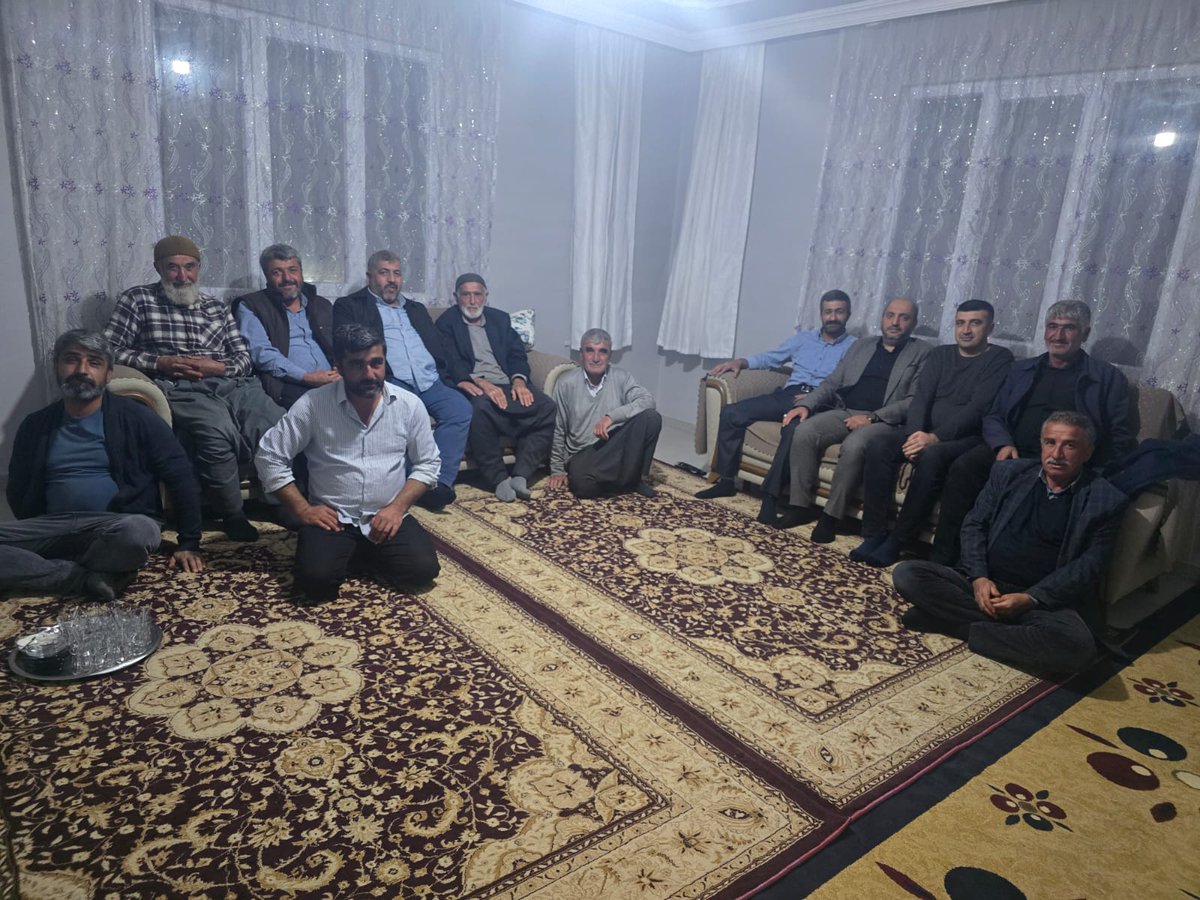 📍 Doğanşehir İlçe Ziyareti

Milli Görüş, Anadolu’nun sıcak yuvalarında pişmiş bir sevdanın adıdır.
Soba başında içilen çayda, bir annenin duasında, bir dedenin “evladım, hakkın yanında ol” nasihatinde büyümüştür.

Her gönülde geleceğe dair büyük bir heyecan var ! 
#saadetpartisi