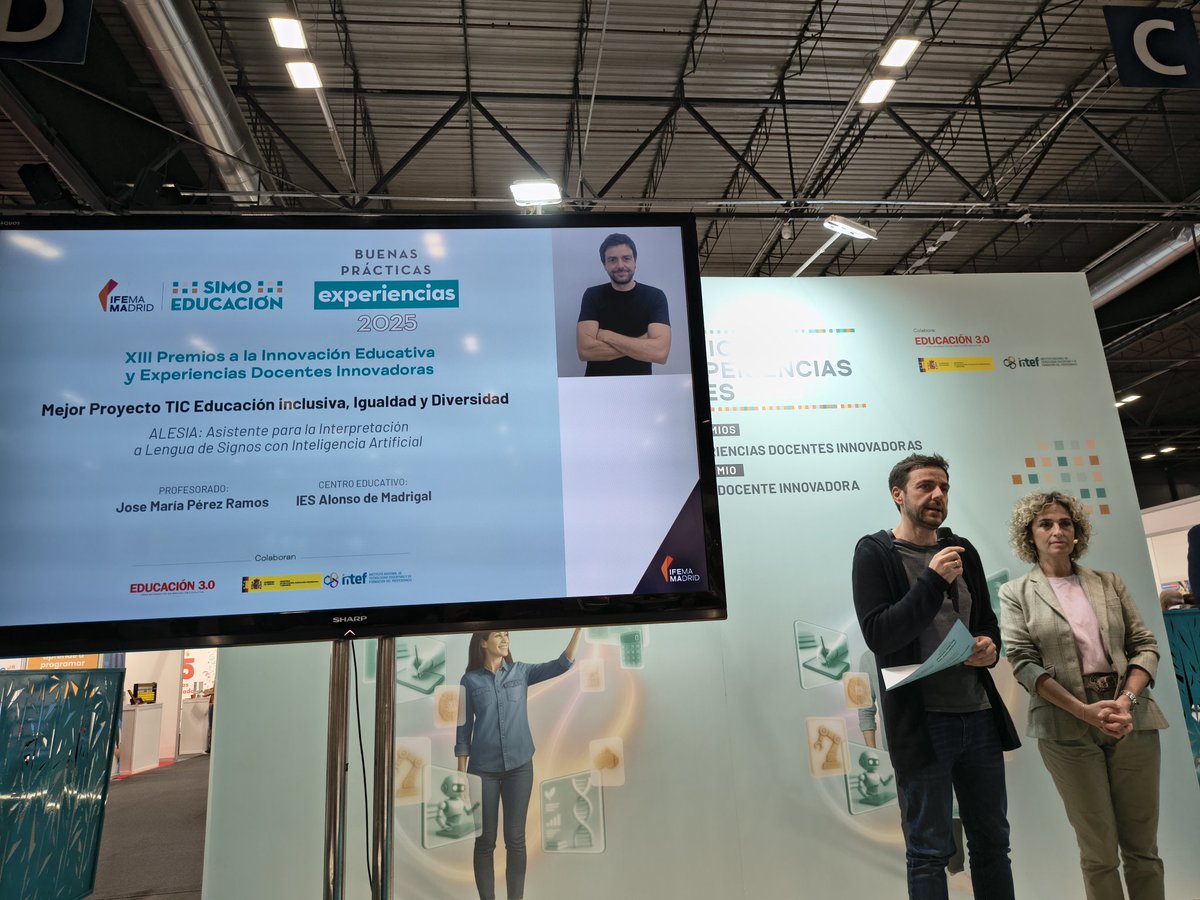 fjmagdafuente's tweet image. Un placer entregar los premios #SIMO2025 a los proyectos @educacyl premiados del

@CEIPCOMUNEROSAV
@iesalonsodemad1 y el @IESFRAYDIEGO 

Su discurso: &quot;La formación del profesorado de Castilla y León es clave para el éxito de nuestros proyectos educativos&quot;.