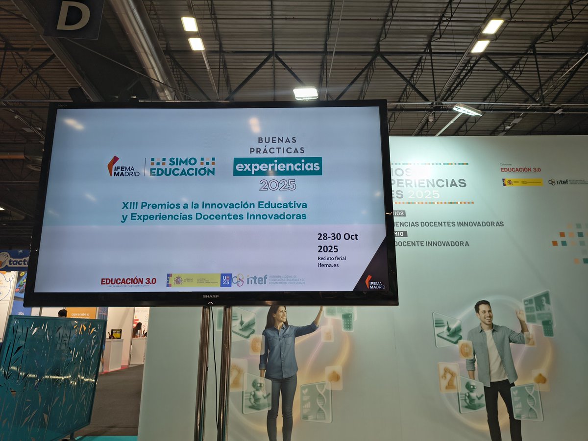 fjmagdafuente's tweet image. Un placer entregar los premios #SIMO2025 a los proyectos @educacyl premiados del

@CEIPCOMUNEROSAV
@iesalonsodemad1 y el @IESFRAYDIEGO 

Su discurso: &quot;La formación del profesorado de Castilla y León es clave para el éxito de nuestros proyectos educativos&quot;.