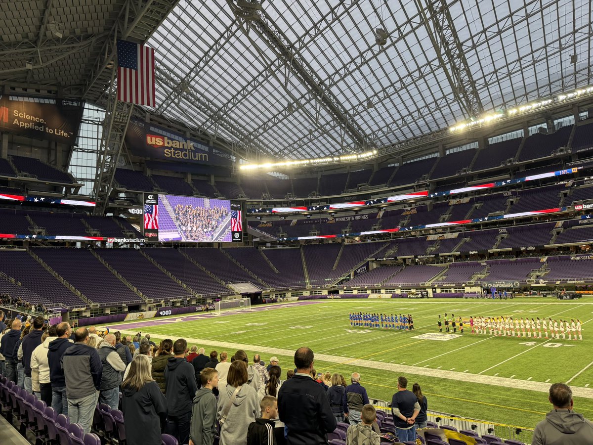Fun morning watching the Prior Lake Girls Soccer team take on Wayzata in the state semifinals at US Bank Stadium! Let’s go Lakers!⚽️🔵🟡 #PL4L #LakerPride