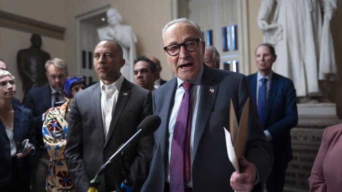 StandUpForTrmp's tweet photo. 🚨 BREAKING: It's just been exposed that Chuck Schumer and Democrats in Congress are demanding free health insurance for illegal aliens, half a billion dollars for NPR, and a $1.5 trillion spending increase in exchange for averting a government shutdown. 

What's your reaction? https://t.co/syDI4XZqAu