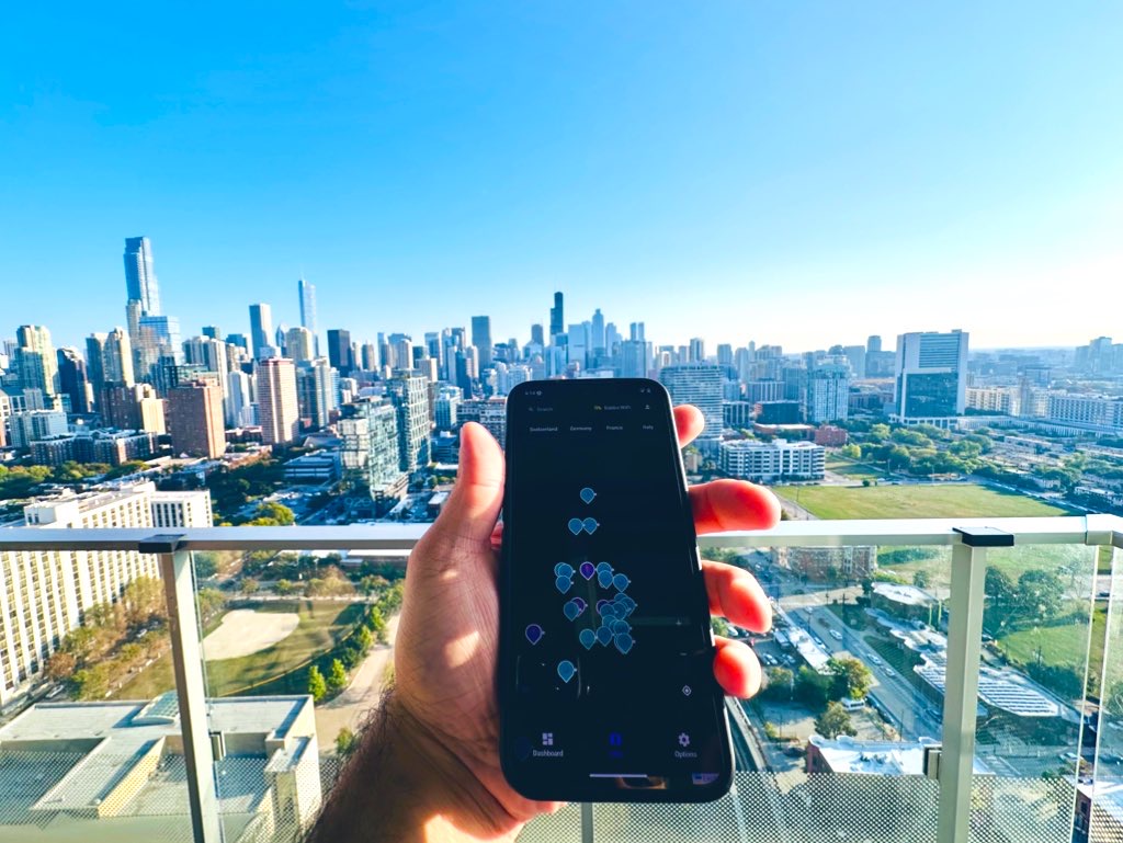 Play Solana vs. Solana Seeker⏤📝🧠
brief hardware thread 🧵

👾<a href="/playsolana/">Play Solana | PSG1</a> | <a href="/solanamobile/">Seeker | Solana Mobile</a> 📲
1. THE UNBOXING (1/5) 📬

✅ both: beautiful packaging and shipping
✅ both: iphone esq sleek box dopamine hit
✅ both: touch screen, camera, finger print

· PSG: larger screen, hand