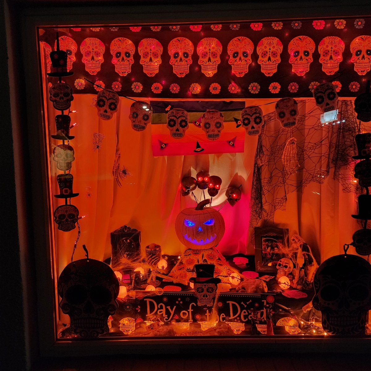 MetropolisAug's tweet photo. Feeling crafty (and creepy)? 😈
Decorate your window & win:
🥇 Free Halloween Weekend Stay
🥈 1 Night Refunded
🥉 $50 Off!
Join the spooktacular fun at The Metropolis Complex 👻
Call ☎️ 706-722-1155 before it’s too late!
#GayTravel #MetropolisComplex 🏳️🌈 https://t.co/5djfN2c9Y4