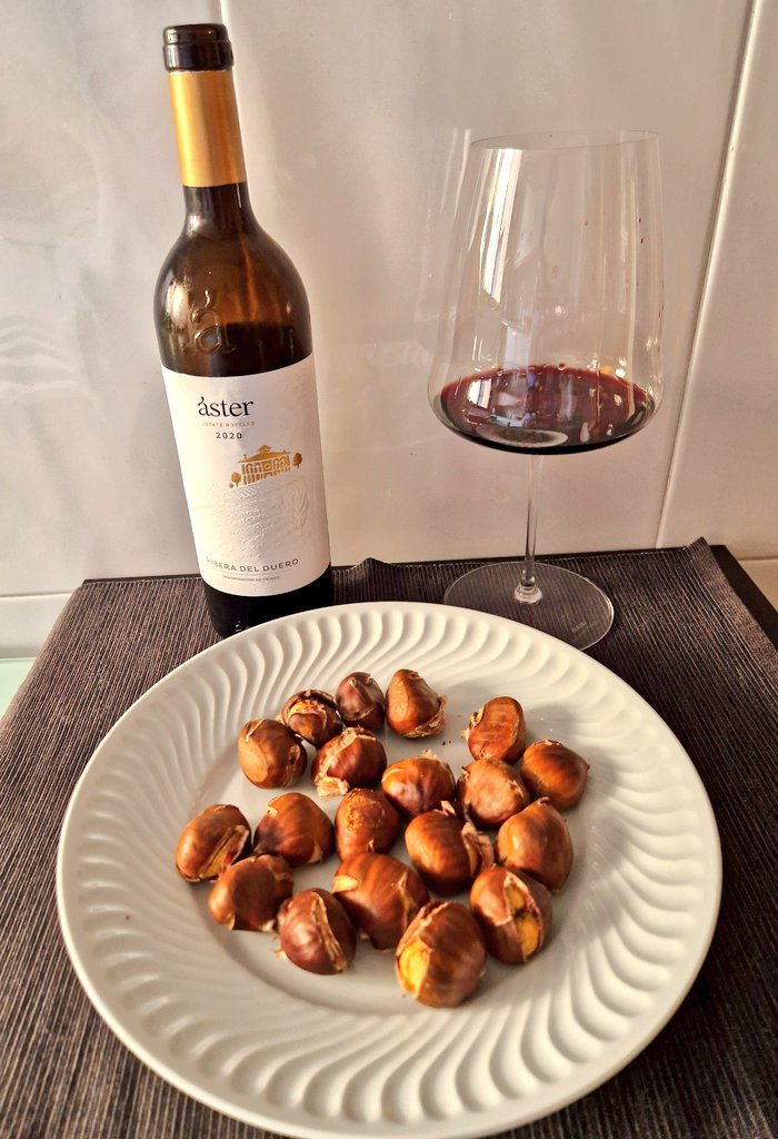 Llegó el otoño.
Áster y castañas asadas.