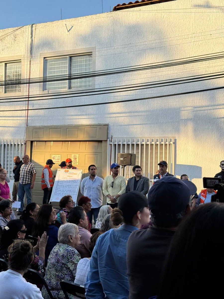 cicej_'s tweet photo. Nuestro Colegio participó en el Martes Comunitario en la colonia Santa Eduwiges, realizado por la Presidenta de Guadalajara (@GuadalajaraGob), Mtra Verónica Delgadillo (@VeroDelgadilloG), con el objetivo de acerca a las comunidades de la ciudad, procurando tomar en cuenta sus necesidades. A la par, se llevó a cabo la presentación del Escuadrón Catrina de la Policía de Guadalajara (@PoliciaGDL), un homenaje lleno de tradición y respeto hacia las y los policías caídos en cumplimiento de su deber.

Asistieron nuestro 1er Secretario Propietario, Ing. Omar Mora (@oumymora); nuestro Tesorero, Ing. Alejandro Thomé (@Alexthomeg); y nuestro Comisario, Ing. Pedro Campa (@pedrocmpr). Agradecemos la invitación del Arq. Juan Carlos Arauz, Director de Obras Públicas del Municipio de Guadalajara.