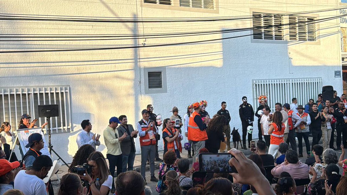 cicej_'s tweet photo. Nuestro Colegio participó en el Martes Comunitario en la colonia Santa Eduwiges, realizado por la Presidenta de Guadalajara (@GuadalajaraGob), Mtra Verónica Delgadillo (@VeroDelgadilloG), con el objetivo de acerca a las comunidades de la ciudad, procurando tomar en cuenta sus necesidades. A la par, se llevó a cabo la presentación del Escuadrón Catrina de la Policía de Guadalajara (@PoliciaGDL), un homenaje lleno de tradición y respeto hacia las y los policías caídos en cumplimiento de su deber.

Asistieron nuestro 1er Secretario Propietario, Ing. Omar Mora (@oumymora); nuestro Tesorero, Ing. Alejandro Thomé (@Alexthomeg); y nuestro Comisario, Ing. Pedro Campa (@pedrocmpr). Agradecemos la invitación del Arq. Juan Carlos Arauz, Director de Obras Públicas del Municipio de Guadalajara.