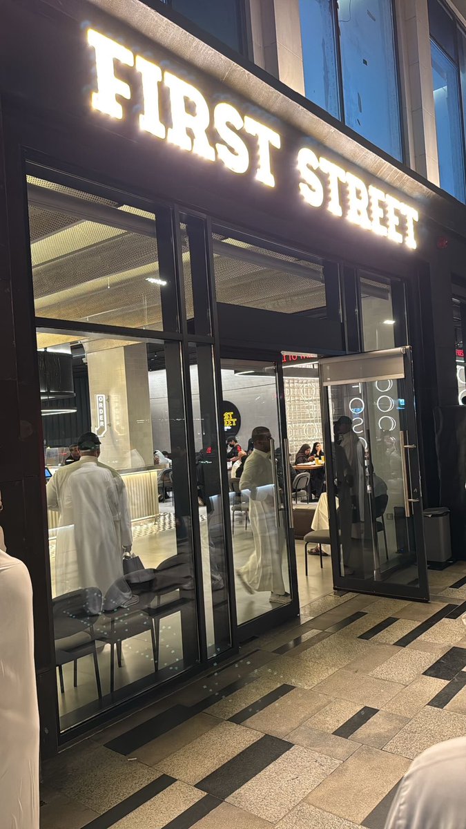 ii4eec's tweet image. تجربة حلوه صراحة برجر وحده تكفي ..
عشوائيات مطعم