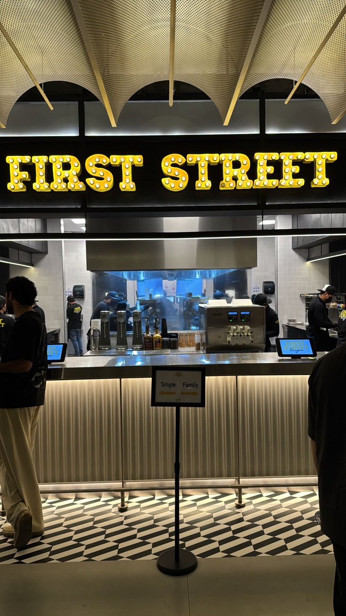 ii4eec's tweet image. تجربة حلوه صراحة برجر وحده تكفي ..
عشوائيات مطعم