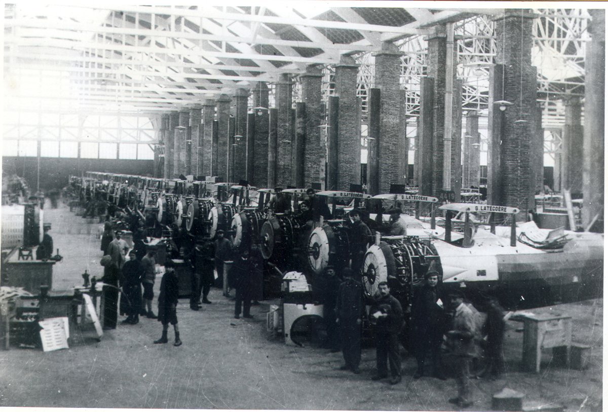 29.10.1917 : Latécoère jubile : le ministère de l’Armement lui confie la fabrication de 1000 Salmson 2-A2 en un an. Il n’a encore jamais construit d’avion… Pourtant, à l’armistice, il en aura livré 600 ! La naissance d’une nouvelle industrie✈️ #OTD
📸©Fondation Latécoère