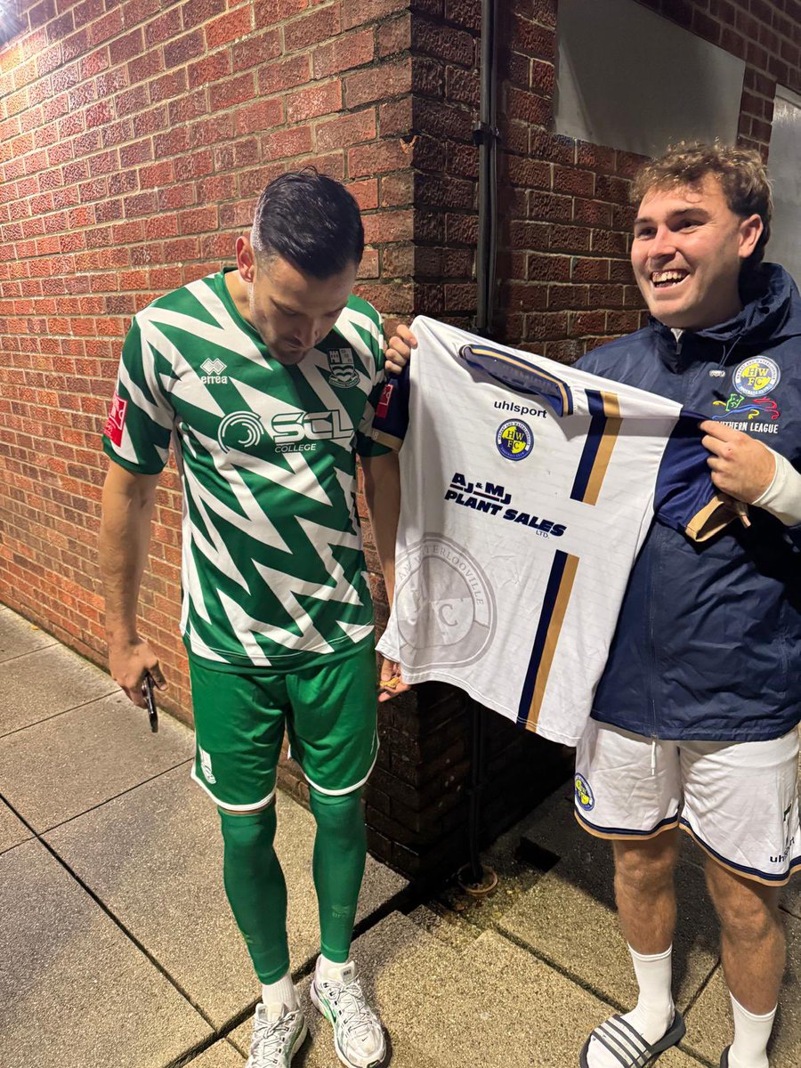 Farnham Town FC tweet media