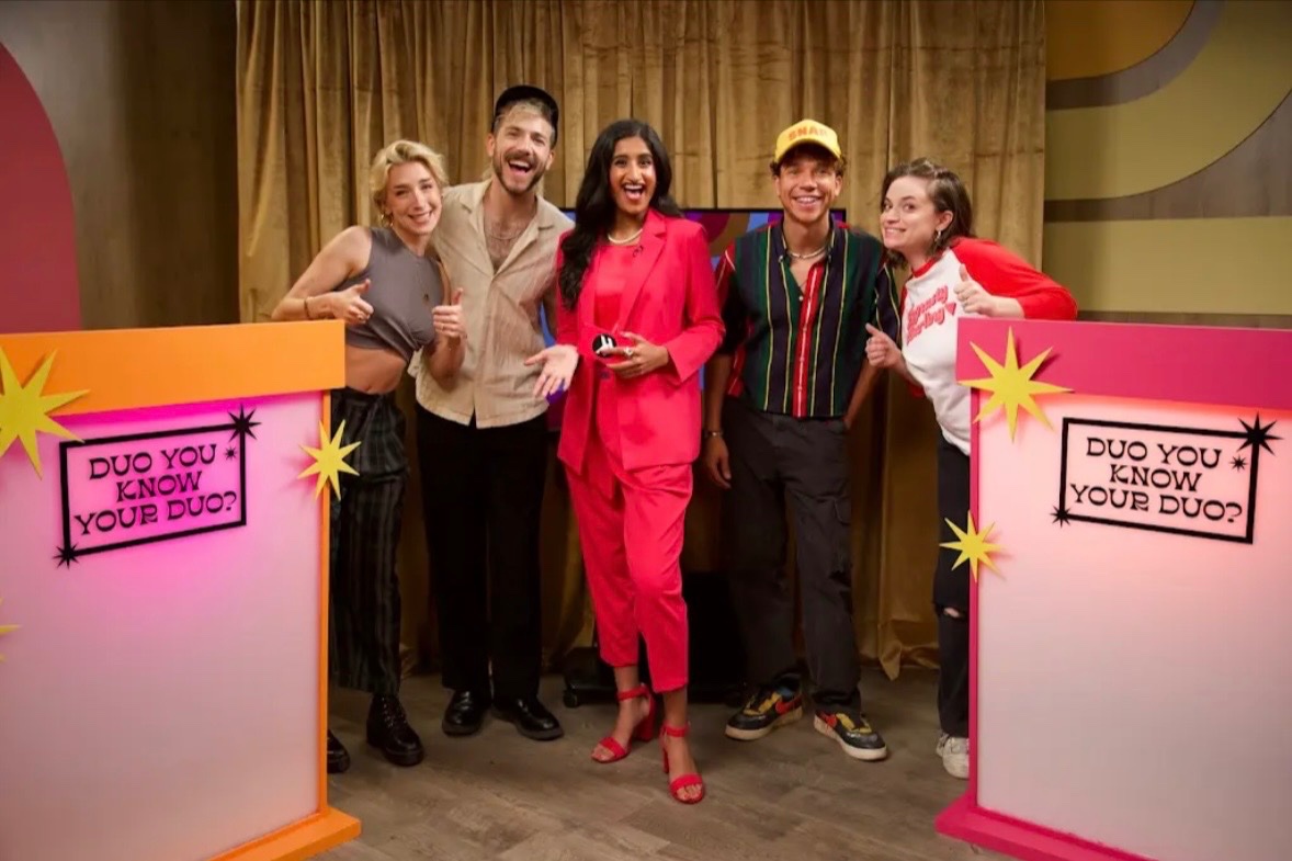 smoshbase_'s tweet photo. Smosh Pit community post

"TOMORROW, it's the battle of the besties! 💖💥" https://t.co/L1qM5w2Gif