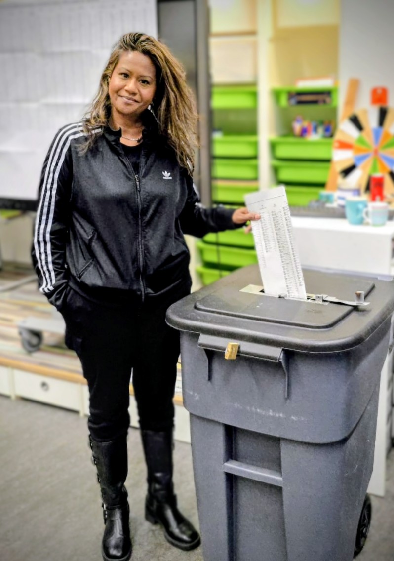 SBiharie80's tweet image. De stembussen zijn nog open! 

Stem jij op jezelf? Nee! Ik moest kiezen ...

@Jaswinder_Sin78 mn broer in de strijd voor gelijkwaardigheid en @inge75 mn zuster in de strijd voor vrouwenrechten. ♥️ Beiden toppers

Nog niet gestemd? Ga dan vooral wel! #sp

Stem SuperSociaal Stem SP