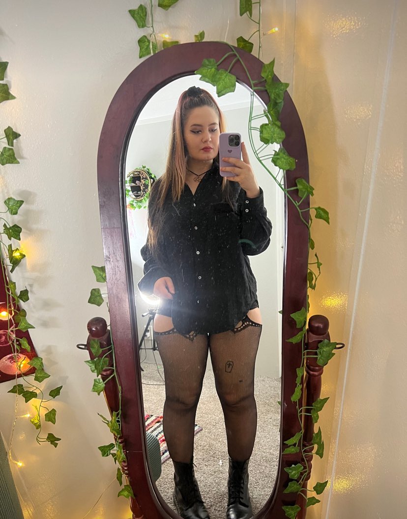 Sunkist THEE Stepmom💅🏼 tweet media