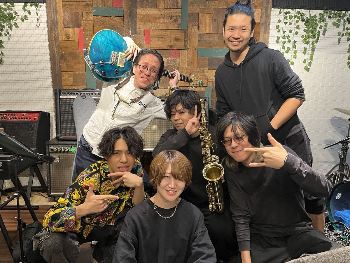 西荻窪w.jaz
リーダーJAMありがとうございました‼︎
今回のホストメンバー

関口綾華 tp.
文梨衛sax.
GAKU key.
田場優希 gt.
根岸輝 ba.
沙力“shaory”太郎 dr.

でした！オモロいプレイヤーたくさん来てくれて笑いとハッピーに包まれてました🤲