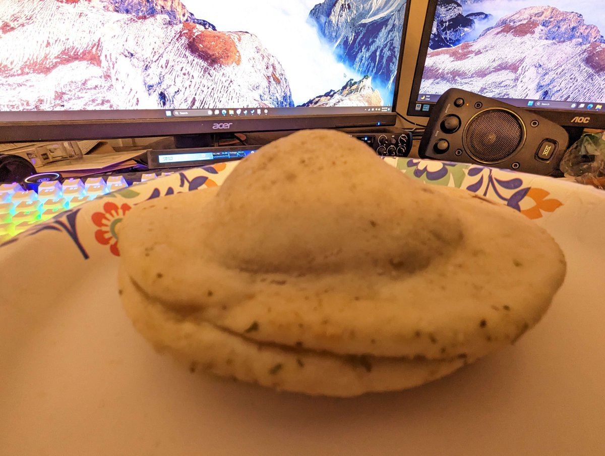 Timtrinox's tweet image. Calzone got prengan :(